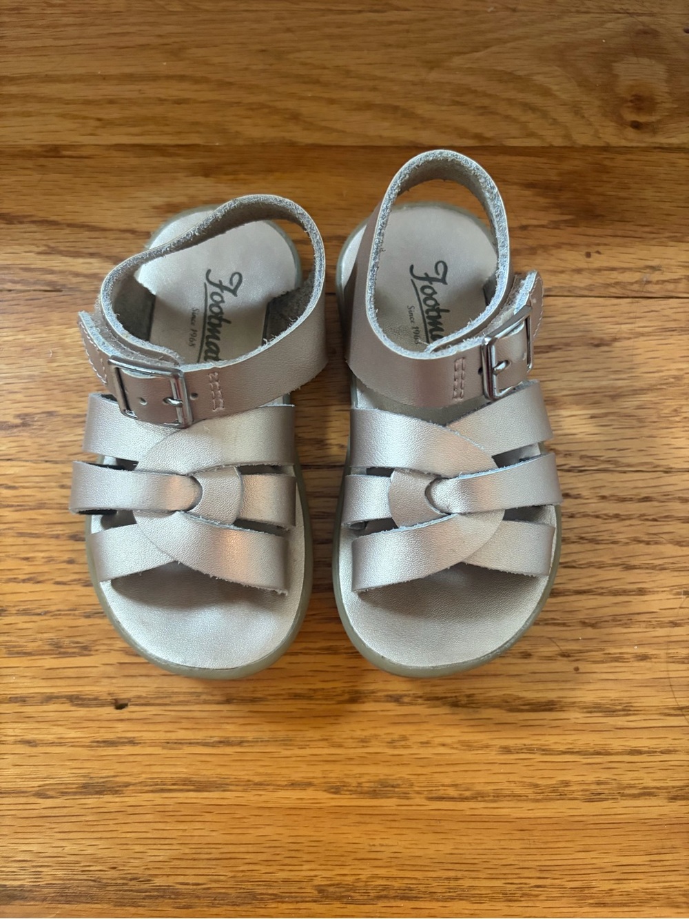 FootMates Girls' Silver Buckle Fisherman Sandals